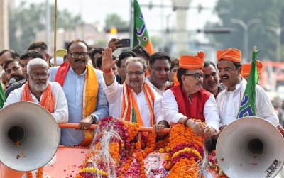 BJP UP के नवनियुक्त अध्यक्ष भूपेन्द्र सिंह का लखनऊ प्रथम आगमन पर हुआ भव्य स्वागत, महापुरूषों की प्रतिमाओं पर अर्पित की पुष्पांजलि