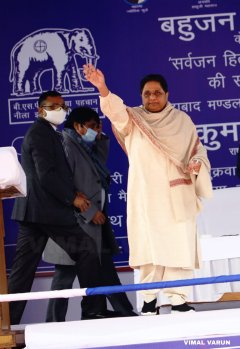 अमरोहा की जनसभा में भाजपा-सपा पर बरसी मायावती, कहा: हर पोलिंग बूथ को जिताना है बीएसपी को सत्ता में लाना है