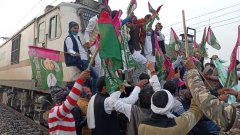 बिहार को विशेष राज्य का दर्जा देने की मांग पर आंदोलित जन अधिकार पार्टी ने किया रेल चक्का जाम