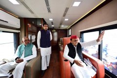 UP Election 2022 : Akhilesh ने किया नामांकन, फ़ोटो में देखें