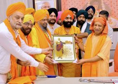 सीएम योगी से मिला 51 सदस्यीय सिख प्रतिनिधिमण्डल :: योगी ने कहा : प्रदेश सरकार 1984 के सिख विरोधी दंगें के पीड़ितों को न्याय दिलाने के लिए प्रतिबद्ध