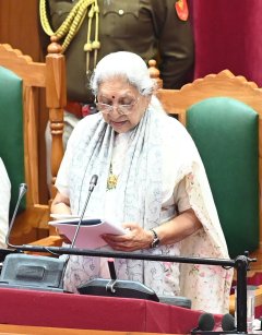 UP Assembly Budget Session : यूपी विधानसभा का बजट सत्र शुरू, विपक्ष ने किया हंगामा तो राज्यपाल ने सख्त हिदायत के साथ पढ़ा अपना पूरा अभिभाषण