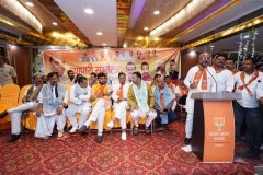 BJP के विनीत शारदा व्यापारी सम्मेलन में बोले: कांग्रेस के साहबज़ादे अैर सपा के नवाबज़ादे देश को इस्लामिक देश बनाना चाहते हैं
