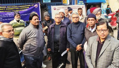 आल इंडिया बैंक रिटायरीज फेडरेशन ने किया प्रदर्शन, महामंत्री बोले : हमारा पेंशन अपडेशन 30 वर्षों से लंबित