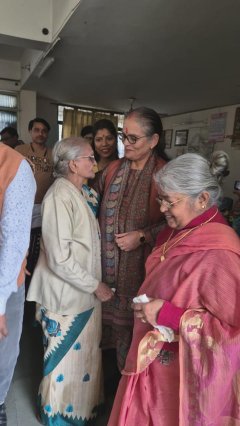 लखनऊ की महापौर और नगर आयुक्त ने वृद्धाश्रम का किया दौरा, स्थिति का जायजा लेकर दिए निर्देश