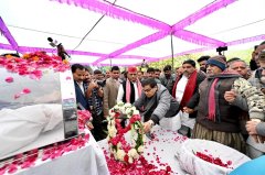 अखिलेश यादव के चाचा राजपाल सिंह यादव का निधन, अंतिम संस्कार में पहुंचा परिवार, दी श्रद्धांजलि