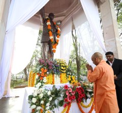 UPCM YOGI ADITYANATH ने कहा : रंग व विकास की योजनाओं संग सुहावनी हो गई सरोजनीनगर की होली