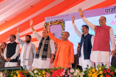 केन्द्रीय रक्षा मंत्री राजनाथ और UPCM योगी ने लखनऊ में वीरांगना ऊदा देवी पासी की प्रतिमा का किया अनावरण, बोले : ऊदा देवी ने राष्ट्र प्रेम का मानक स्थापित किया