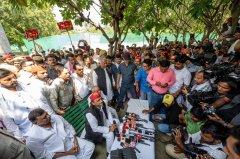 सपा ने मनायी लोहिया की पुण्यतिथि, AKHILESH लखनऊ में बोले : नाइंसाफी, भेदभाव, शोषण और विषमता के खिलाफ संघर्ष करते रहेंगे समाजवादी