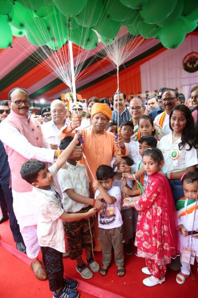 लखनऊ में भव्यता और गरिमा के साथ मना 80वां स्वतंत्रता दिवस, ‘एक भारत-श्रेष्ठ भारत’ की दिखी झलक