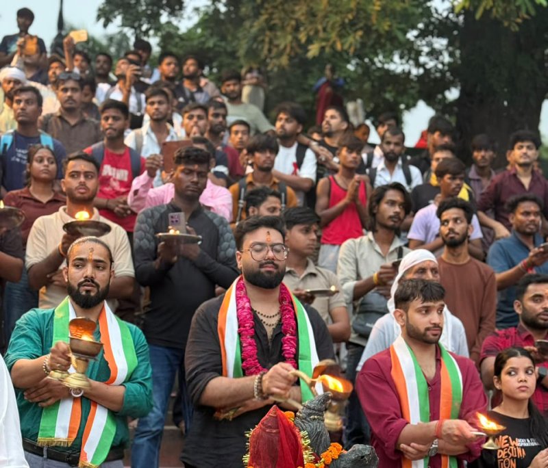 निर्देशक अभिषेक सक्सेना ने ऋषिकेश में गंगा आरती के साथ मनाया भारत का 80वां स्वतंत्रता दिवस