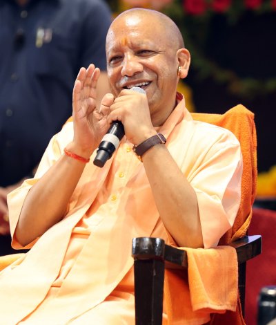 स्नातक की 50 हजार बेटियों को अक्टूबर-नवंबर में स्कूटी, 60 वर्ष से अधिक महिलाओं को बसों में मुफ्त यात्रा