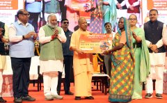 स्नातक की 50 हजार बेटियों को अक्टूबर-नवंबर में स्कूटी, 60 वर्ष से अधिक महिलाओं को बसों में मुफ्त यात्रा
