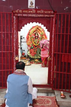 UP के उप मुख्यमंत्री केशव प्रसाद मौर्य ने त्रिपुरा में माँ कस्बेश्वरी काली के किए दर्शन-पूजन