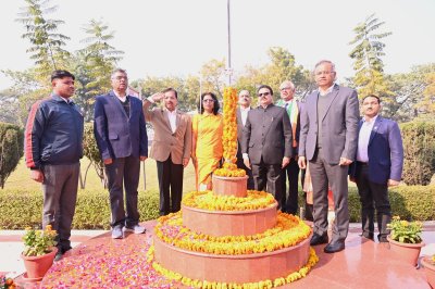 AKTU में धूमधाम से मनाया गया गणतंत्र दिवस, VC बोले : हमें अपने अधिकारों के साथ ही अपने कर्तव्यों के प्रति भी सचेत रहना चाहिए