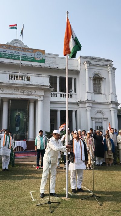 कांग्रेस मुख्यालय में अजय राय ने किया झंडारोहण, बोले: संकीर्ण मानसिकताओं से रहित भारत के निर्माण के लिए संकल्पित है कांग्रेस