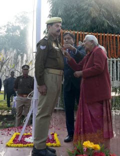 राज्यपाल ने गणतंत्र दिवस पर जन भवन में राष्ट्रीय ध्वज फहराया