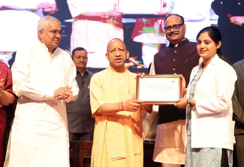 1097 महिला और 131 पुरूष नर्सिंग अधिकारियों को मिला नियुक्ति पत्र, CM योगी बोले : नवरात्र में बेटियों को बड़ी संख्या में नियुक्ति पत्र मिलना सकारात्मक संकेत