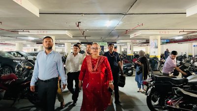 मल्टीलेवल पार्किंग में अव्यवस्थाओं पर महापौर और नगर आयुक्त सख्त, गैराज व कार बाजार सील