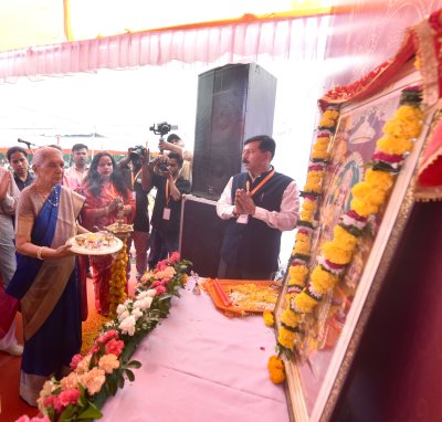 जन भवन में 5100 कन्याओं का पूजन, आनंदीबेन पटेल ने कराया भोज; इंद्रेश कुमार बोले- नारी सम्मान भारतीय संस्कृति का आधार