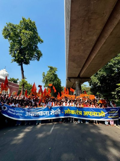 लखनऊ में अभाविप की हुंकार: ‘अराजकता छोड़ो, लोकतंत्र अपनाओ’, हजारों छात्रों ने निकाली रैली