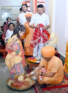 महानवमी पर सीएम योगी ने बेटियों के पांव पखार की मातृशक्ति की आराधना