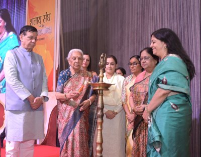 महिला सशक्तिकरण के लिए परिवार की सोच में बदलाव जरूरी : राज्यपाल आनंदीबेन पटेल