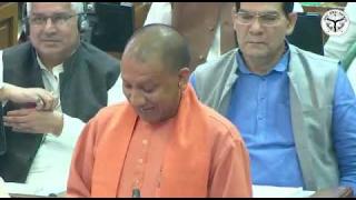 सीएम योगी ने कहा: आप जाति-जाति करते हैं, हम डेवलपमेंट, इन्फ्रास्ट्रक्चर, अर्थव्यवस्था को वन ट्रिलियन बनाने की बात करते हैं