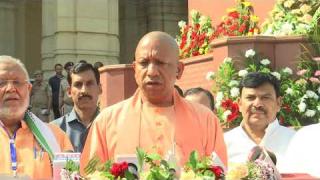 UPCM योगी ने चौधरी चरण सिंह की प्रतिमा पर किया माल्यार्पण, lIVE सुनिए क्या कहा...