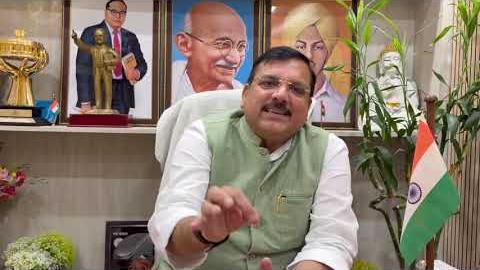 गोदी मीडिया पर संजय सिंह का हमला, बोले : तेल कंपनियों ने 3.5 लाख करोड़ मुनाफा कमाया तब ये कहाँ थे?