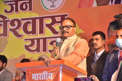 मायावती की बसपा को नोटों से तो अखिलेश की सपा गुंडे-माफियाओं से चलती है: बृजेश पाठक