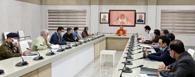 रात्रिकालीन कर्फ्यू का सख्ती से कराया जाए अनुपालन: योगी
