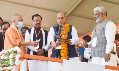 यूपी को ना बुआ चाहिए ना बबुआ, यूपी को एक बार फिर बाबा चाहिए: राजनाथ