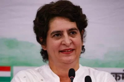 Priyanka ने कहा : UP में नई राजनीति की शुरुआत