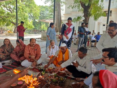 सोनिया गांधी के शीघ्र स्वास्थ्य लाभ के लिए कांग्रेसजनों ने किया पूजन-हवन और महामृत्युंजय जाप
