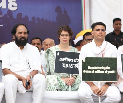 PRIYANKA GANDHI ने कहा: अग्निपथ योजना सेना भर्ती के साथ क्रूर मजाक, जो दुर्भाग्यपूर्ण और मोदी सरकार की सोची समझी रणनीति
