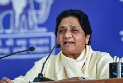 MAYAWATI ने कहा : सेना के लिए मुश्किलें पैदा करने वाली संकीर्ण राजनीति तुरन्त बंद हों