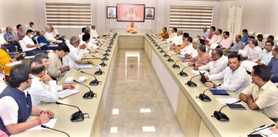 CM YOGI ने कहा: सभी विभाग प्रथम 100 दिनों का लक्ष्य प्रत्येक दशा में 30 जून तक पूर्ण करें