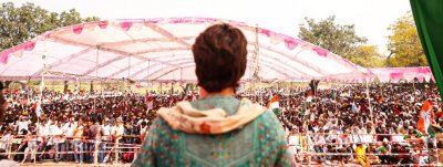 GHAZIPUR की जनसभा में PRIYANKA का PM MODI पर हमला, बोली कैसा राष्ट्रवाद है यह, LIVE सुनिए और क्या कहा...