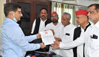 नामांकन पत्र खारिज किये जाने से नाराज़ सपा ने निर्वाचन आयोग से लगायी सख्त कार्रवाई की गुहार
