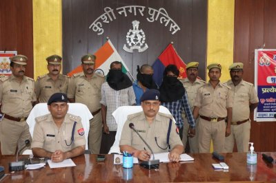 KUSHINAGAR : टाफी में जहरीला पदार्थ मिलाकर 04 बच्चों को मारने वाले तीन अभियुक्त गिरफ्तार