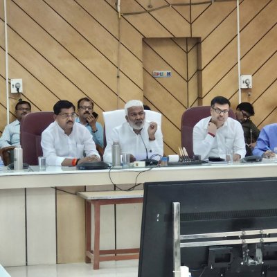 निर्माणाधीन बाढ़ परियोजनाओं को मानसून से पूर्व पूरा करें : जलशक्ति मंत्री