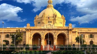 यूपी विधान परिषद: पहली बार मेजों पर टैबलेट के साथ चली उच्च सदन की कार्यवाही