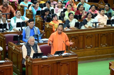 यूपी विधानसभा में सीएम योगी ने कहा: सरकार कैसी हो? समस्याओं में भाग ले या समस्याओं से भाग ले