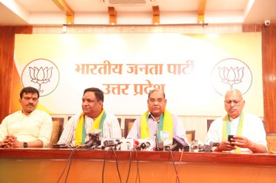 BJP सांसद बृजलाल ने कहा: सपा का मूल चरित्र ही धमकाना और धौंसियाना है