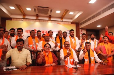 सपा, बसपा और कांग्रेस के वरिष्ठ नेता भाजपा में शामिल, उपमुख्यमंत्री बृजेश पाठक ने दिलायी सदस्यता