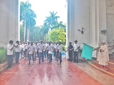 राज्यपाल ने ‘एक पेड़ माँ के नाम 2.0‘ साइकिल रैली को राजभवन से हरी झण्डी दिखाकर किया रवाना