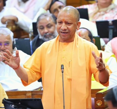 आजादी की बातें करते हैं पर काम गुलामी वाला, विपक्ष का यही दोहरा चरित्र है उसका विजनः योगी आदित्यनाथ
