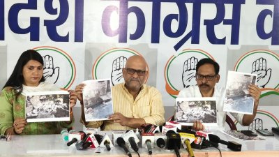 यूपी कांग्रेस बोली: रक्षा मंत्री के संसदीय क्षेत्र में गंदगी से अपने प्राण गवां रहे हैं लोग