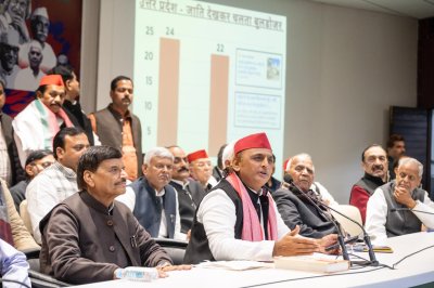 अखिलेश ने कहा : आखिर मुख्यमंत्री को कैसे पता चल गया कि चार करोड़ वोट कट गये हैं